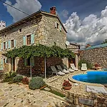 بيت للعطل House 661 *